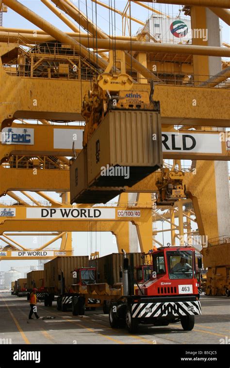 DP World Dubai Ports World Container Port UAE Teus Stock Photo - Alamy