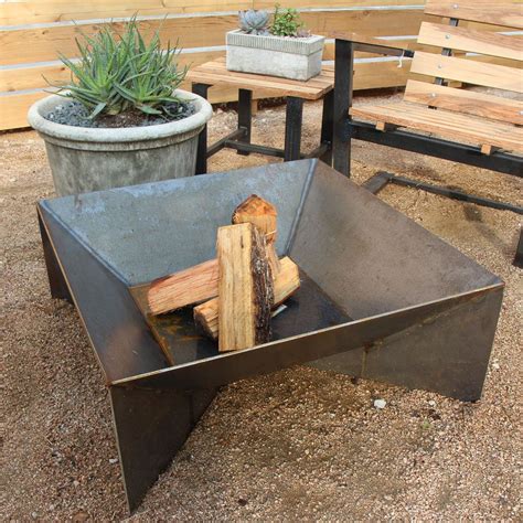 Fin Steel Fire Pit I Feel As If This Could Be Easily Made With Some