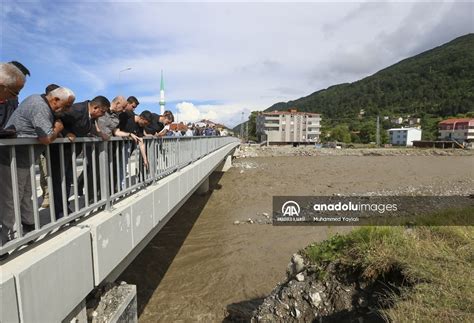 Bakanlar Kurum ve Karaismailoğlu Kastamonu daki selden etkilenen