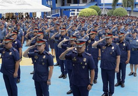 Sinabi Ng Mga Pulis Na Tanggalin Ang Mga Nakikitang Tattoo Upang