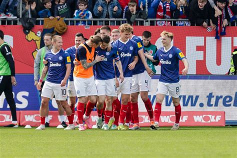 Kiel Bleibt Auf Aufstiegskurs Fortuna Gewinnt Auch Web De