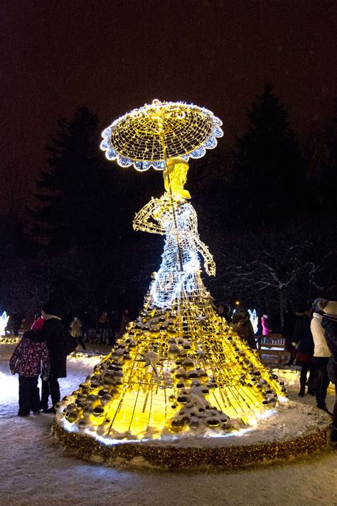 Zimowy Park Oliwski Noc I Za Dnia Iluminacje Wiate Ka Zielony