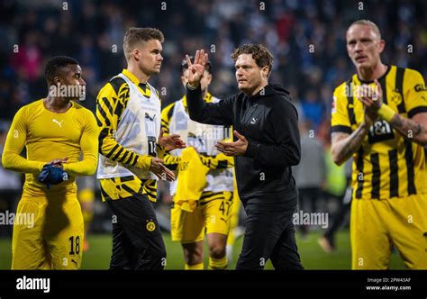 Bochum Germany Th Apr Trainer Edin Terzic Bvb Zeigt An