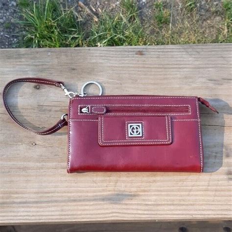 Giani Bernini Wristlet Wallet Maroon Redのebay公認海外通販｜セカイモン