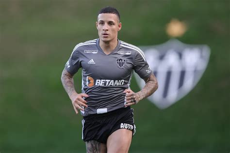 Quantos jogos Guilherme Arana perdeu no Galo por causa da lesão