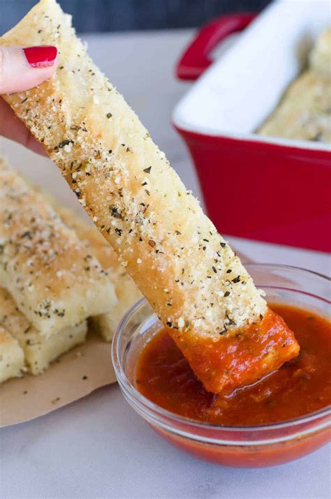 Pizza Hut Breadsticks Recipe -Easy breadsticks for pizza night at home!