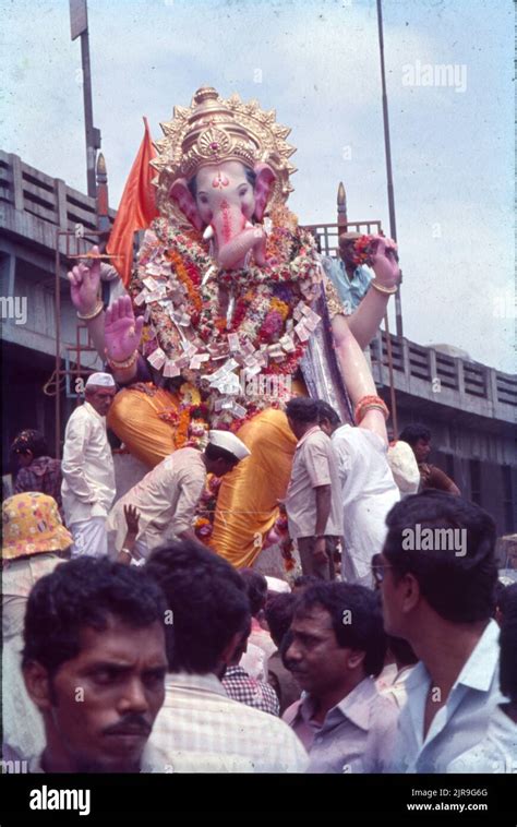 Ganpati Festival, Immersion process, Mumbai, Maharashtra, India Stock Photo - Alamy