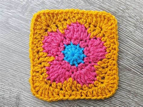 30 Flower Granny Square Crochet Free Patterns Zamiguz