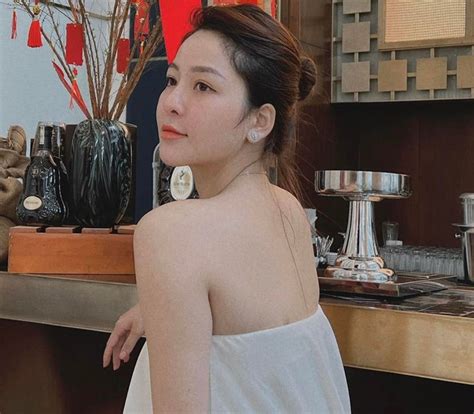 Giữa lúc bị vu oan lộ clip nóng hot girl Trâm Anh vẫn xinh đẹp chăm