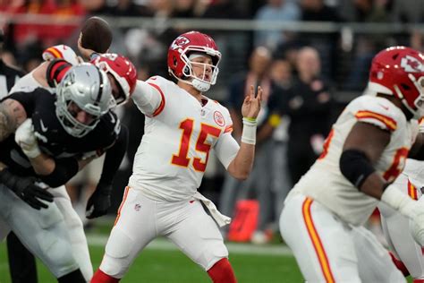 Mahomes Sets Nfl Record For Total Yards By A Quarterback