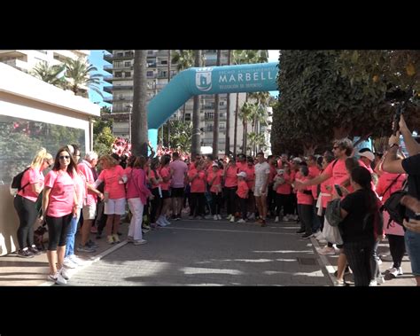 Los ciudadanos de Marbella demostraron ayer que el rosa es más que un