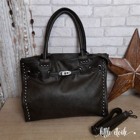 Sac Besace aspect cuir épais et souple clouté rivets argentés