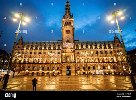 Hamburg City Hall at night Stock Photo - Alamy