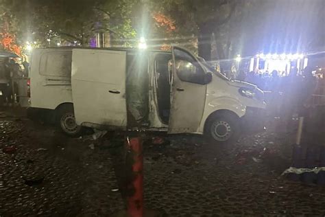 VIDEO Camioneta con pirotecnia explota en pleno cierre de campaña en