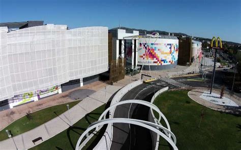 Azora Compra A AEW El Centro Comercial Planetocio De Collado Villalba