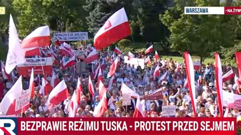 W Warszawie Przed Sejmem Rozpocz Si Protest Przeciwko Metodom Re Imu