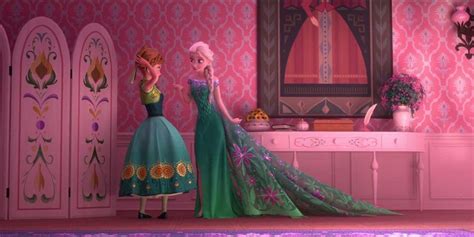 Frozen Elsa S Top 10 Outfits From The Franchise