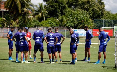 Sem Lber Bahia Volta Aos Treinos De Olho No Goi S