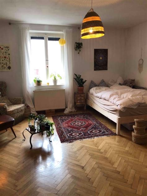 Wunderschönes Altbau Zimmer mitten in der Stadt mit Balkon WGs