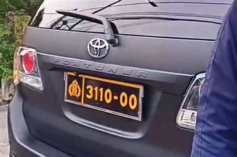 Viral Toyota Fortuner Pelat Dinas Tabrak Ojol Polisi Bilang Pengemudi