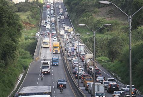 Paso Regulado En Puente Sobre El Virilla