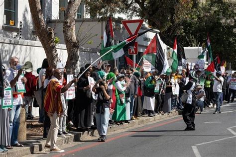 Protests in Cape Town in solidarity with Palestinians : r/southafrica