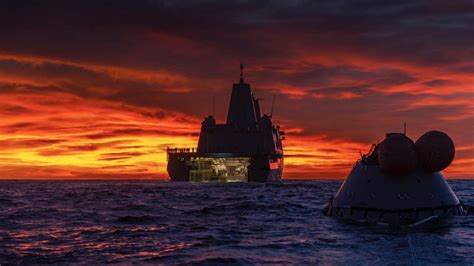 Il Recupero Della Capsula Spaziale Orion Al Largo Del Pacifico Visto