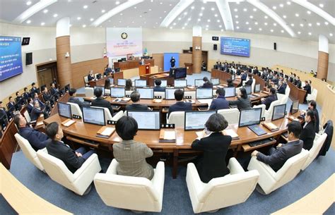 김이근 창원특례시의회 의장 “새해에도 손을 맞잡고 희망찬 미래 위해 전력 다하길 기대한다”