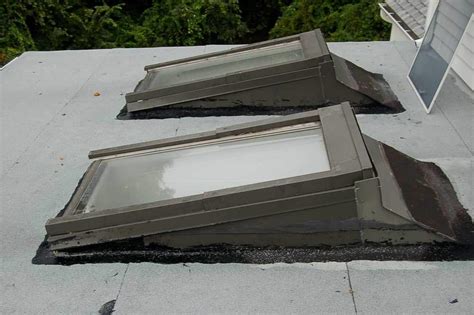 Skylights on flat roofs. Explaining why skylights leak. Pittsburgh Stamford