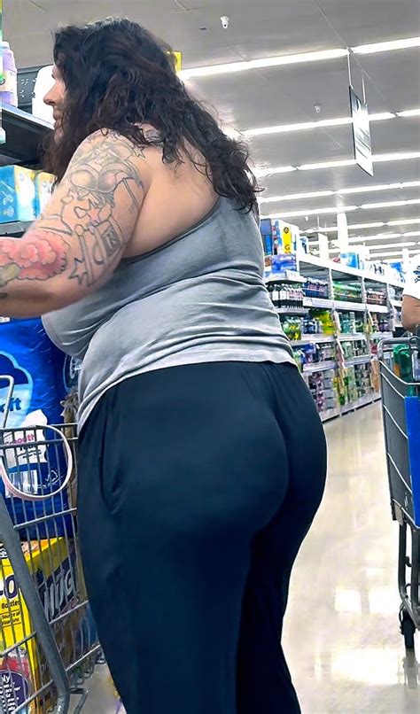 Tattood Milf With Fat Tits And Hungry Ass In Super Loose Flares Spandex Leggings Yoga