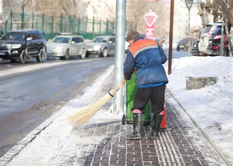 “Хот тохижилтын газарт замын нуух цэвэрлэдэг машин 15 байдаг”
