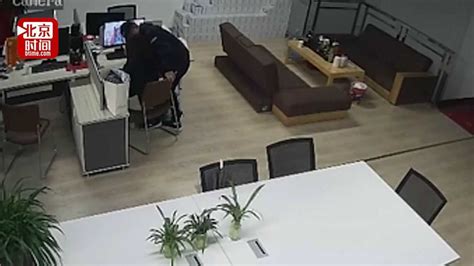 奶茶店老板送外卖上门猥亵女顾客不顾女生反抗多次动手动脚高清1080p在线观看平台腾讯视频