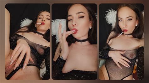 Miss Sara Tease You With Her Naked Body And Cigarette SaRRaLive