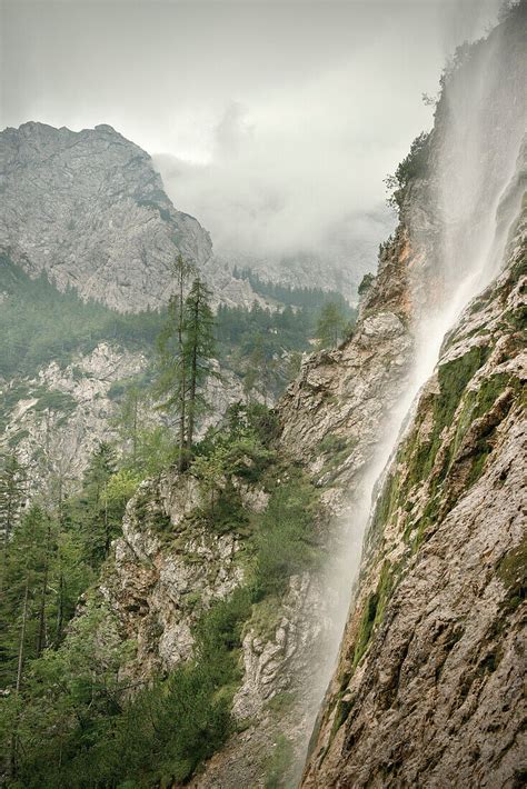 Rinka Wasserfall Im Naturpark Logarska Bild Kaufen