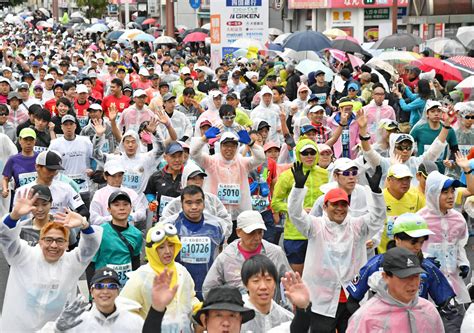 再び前へ目標へ、さあ走れ！ 2／19号砲―高知龍馬マラソン2023 高知新聞