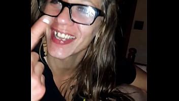 Une Brune Sexy Suce Une Jeune Bite Bien Dure XVIDEOS