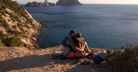 Brits Issued Warning As Robbers Target Tourists Having Sex On Beach In