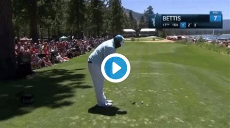 Watch Jerome Bettis Has A Horrific Golf Swing