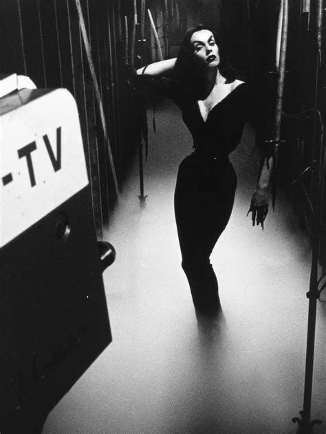 Vampira And Subversion From Outsider To Icon Vault Of Thoughts