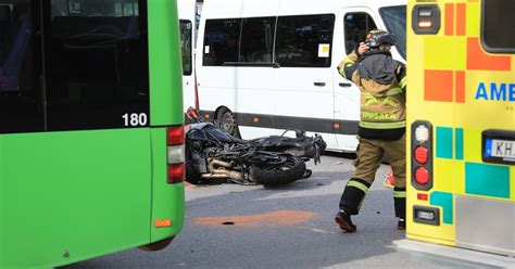 Efter Mc Kraschen F Raren I Respirator Med Allvarliga Skador