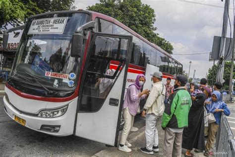 Penumpang Arus Balik Mulai Berdatangan Di Terminal Kampung Rambutan