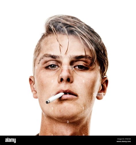 Portrait Studio Ou Homme Fumant Une Cigarette Pour Le Stress La