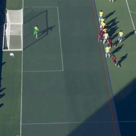 Suspendieron a una policía por sacarse fotos hot con el uniforme Infobae