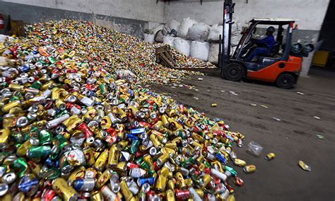 Brasil é campeão em reciclagem de latas de alumínio há mais de dez anos