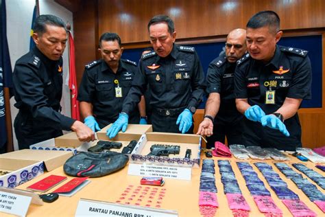 Ops Tapis Khas Polis Kelantan Tahan Empat Individu Rampas Dua Pucuk