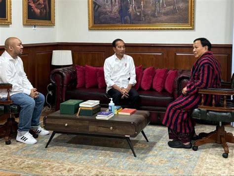 Sukses Operasi Kaki Prabowo Terima Kasih Dijenguk Presiden Jokowi