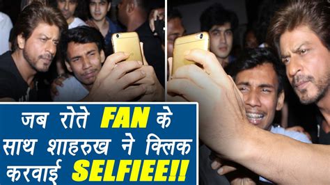 Shahrukh Khan Clicks Selfie With Crying Fan Watch Video Filmibeat