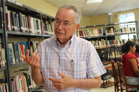 Reconocen A Historiador Que Donó Libros A Biblioteca Municipal