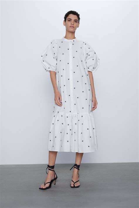 Robe mi longue brodée de Zara