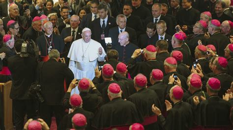 Papa pede fim de crimes de pedofilia na Igreja Católica